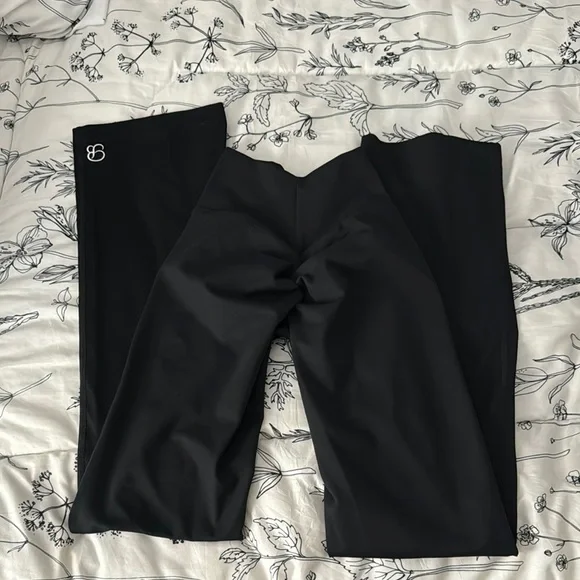 Bombshell Black Flare Legging - Picture 3 of 3